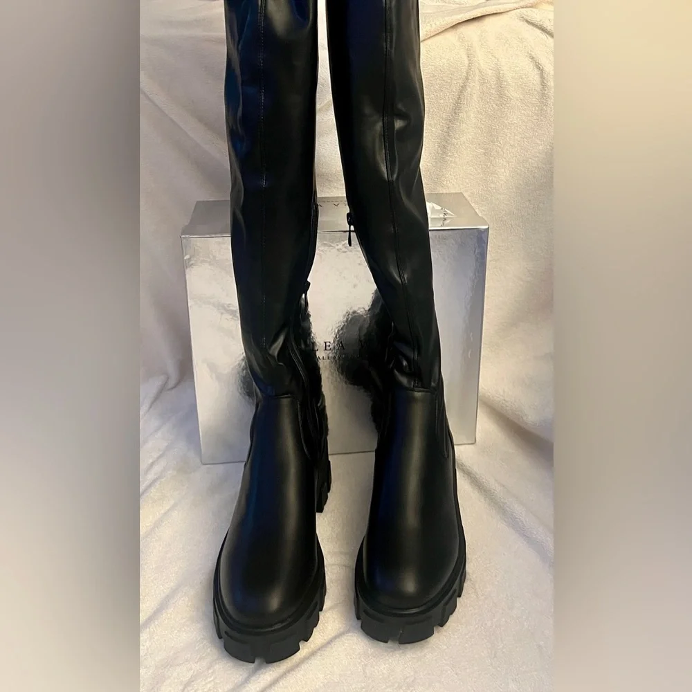 Azalea Wang Slim fit stretch thigh boots. Size 9 women’s. - Picture 1 of 9